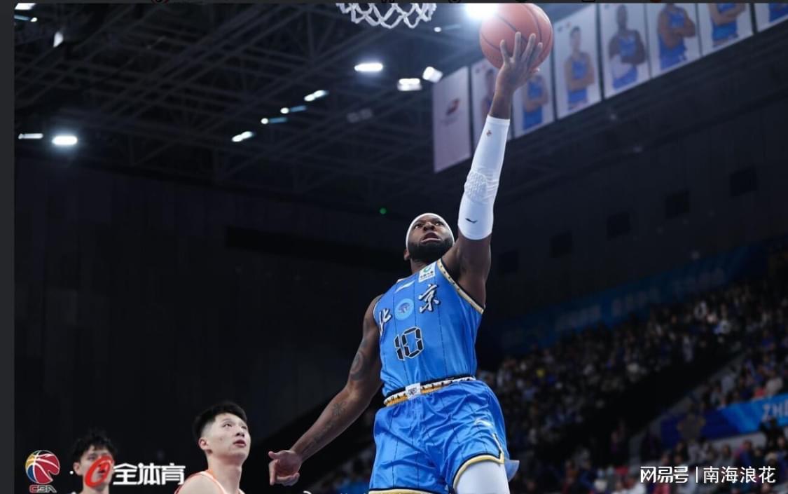 英雄联盟竞猜-唉！国家队2.16米中锋，连续两场遭小外隔扣+冲突，球迷：太窝囊