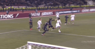 法兰克福2-3遭卡拉巴赫读秒绝杀被提前淘汰，卡米洛-杜兰梅开二度