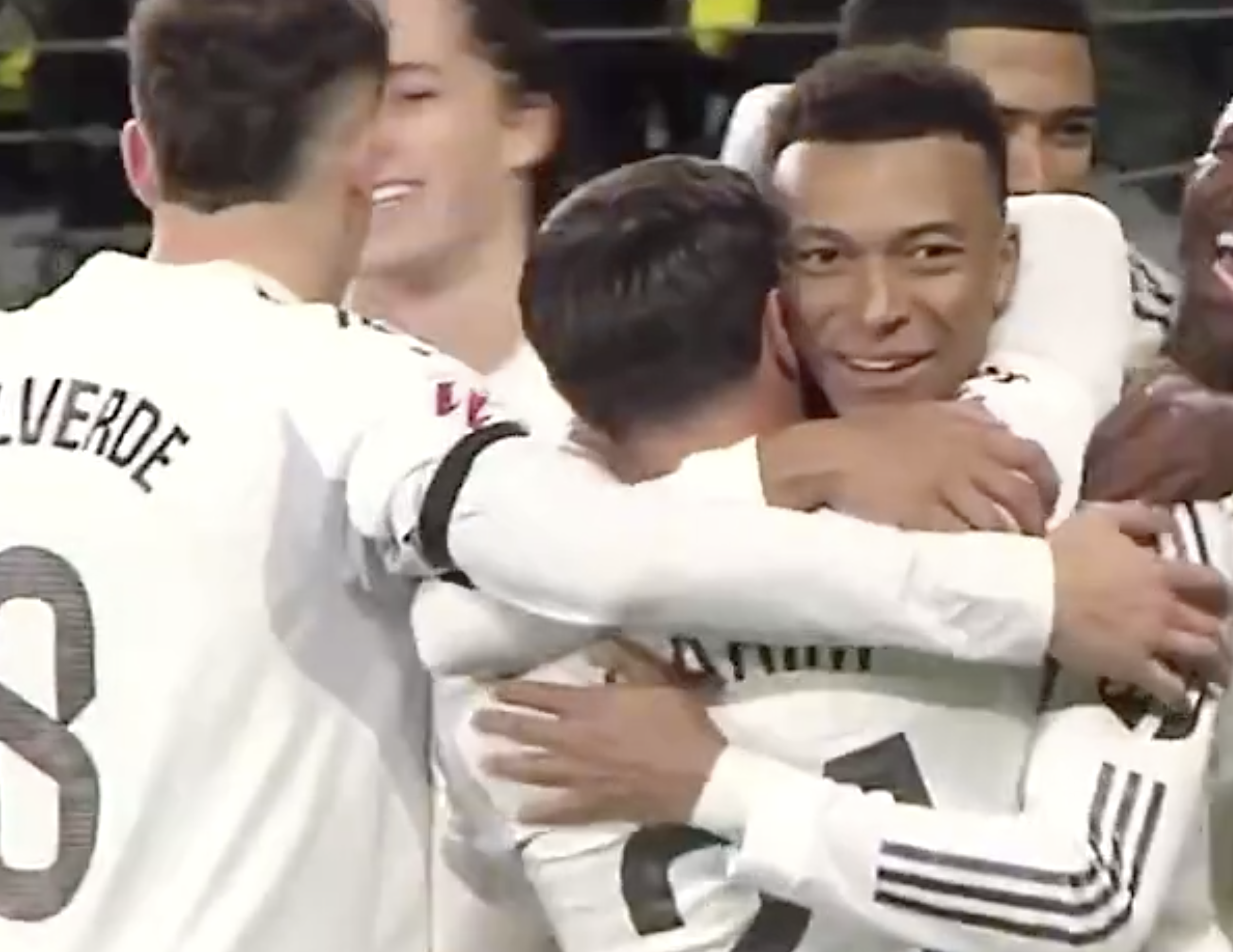 S15下注网站-亲吻26岁兄弟！姆巴佩再秀勺子点球+感人故事曝光 皇马5连胜领跑