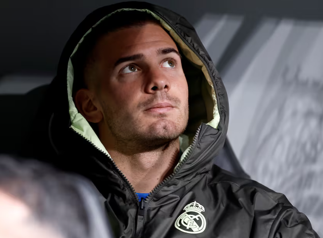 lol投注-6场仅出战42分钟！皇马18岁前锋又沦为替补 骂裁判禁赛2场