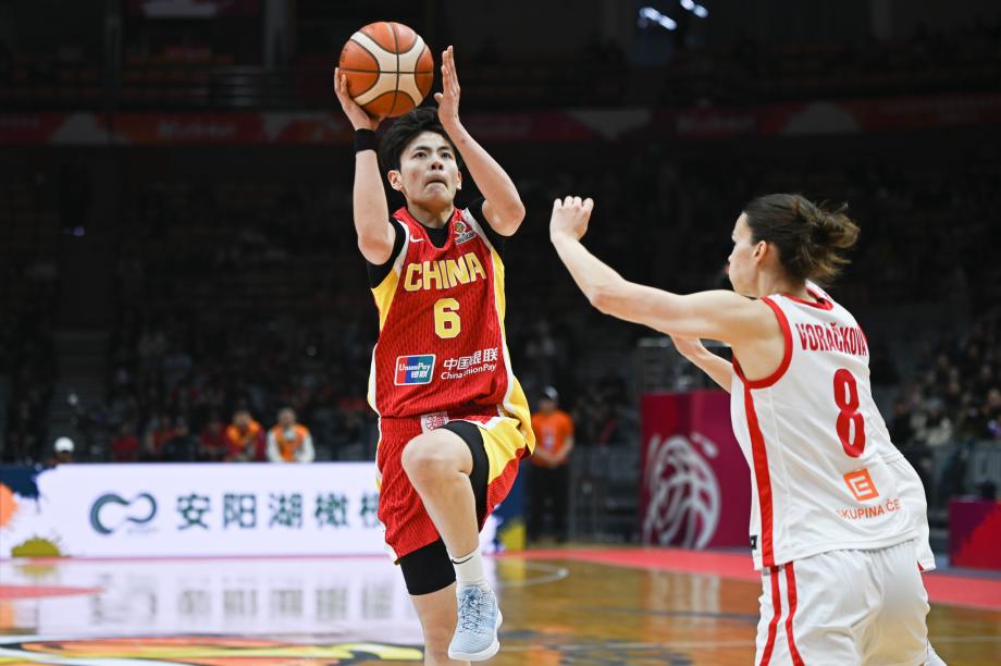 英雄联盟下注-王思雨连得9分锁定胜局 女篮世预赛中国战胜捷克